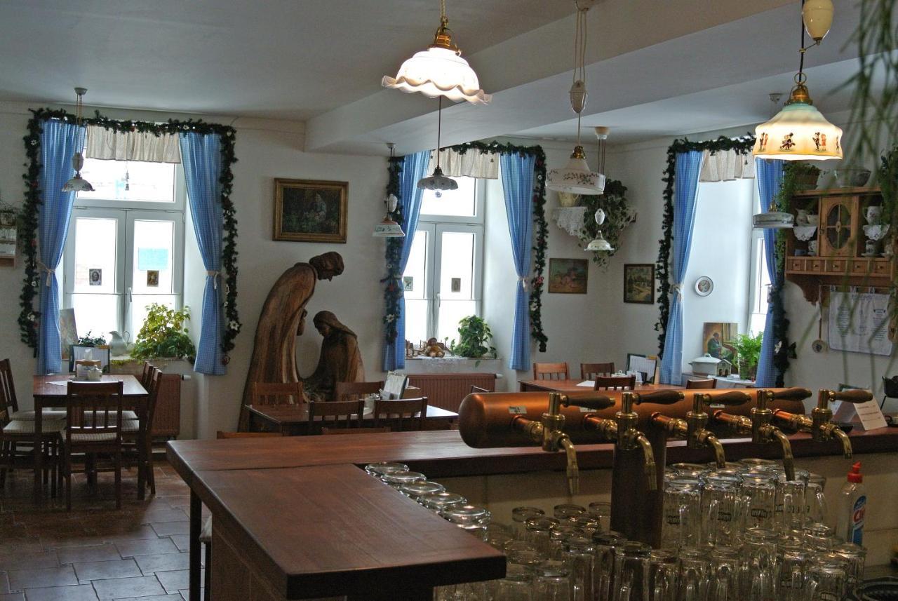 Restaurace A Penzion Ubrousku Prostri Se Nova Bystrice Exterior photo